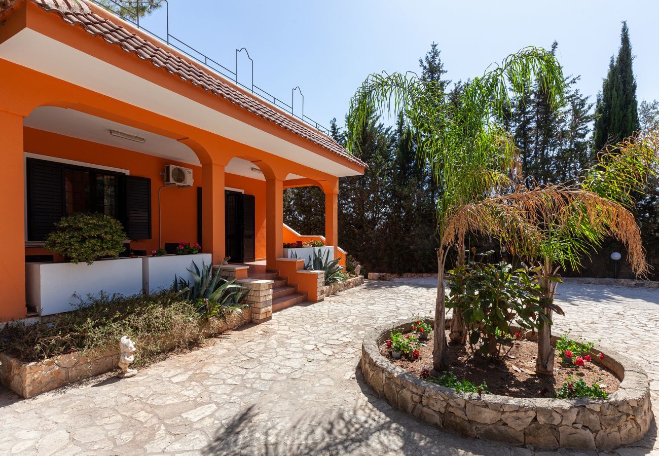 villa à Collemeto - A vendre Villa piscine station de recharge pour voiture électrique v565