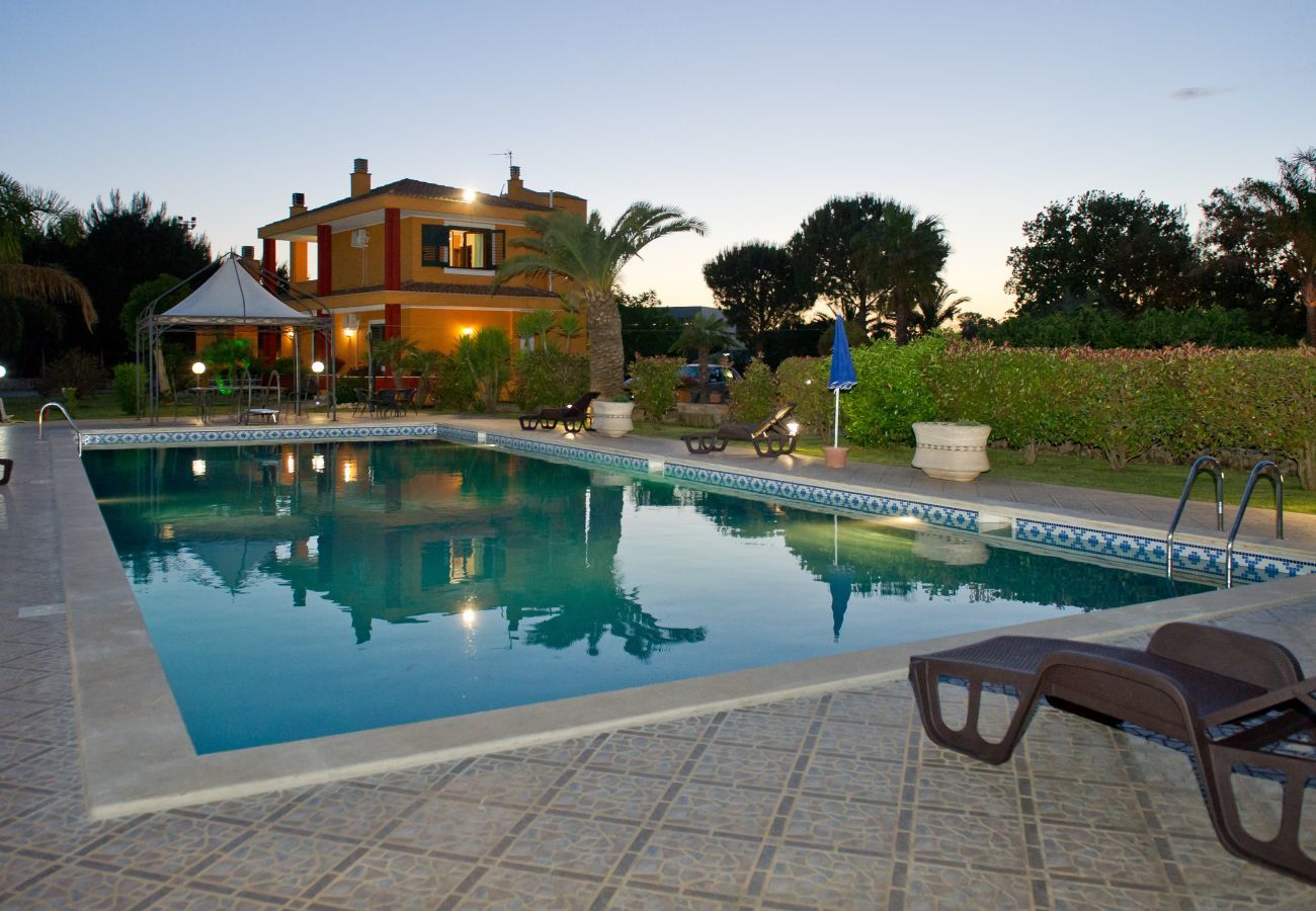 villa à Sogliano Cavour - Villa à vendre avec piscine et grand jardin et système photovoltaïque v799