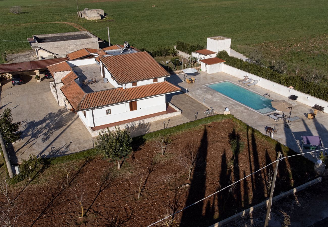 Villa a Poggiardo - Villa piscina idromassaggio borghi v330