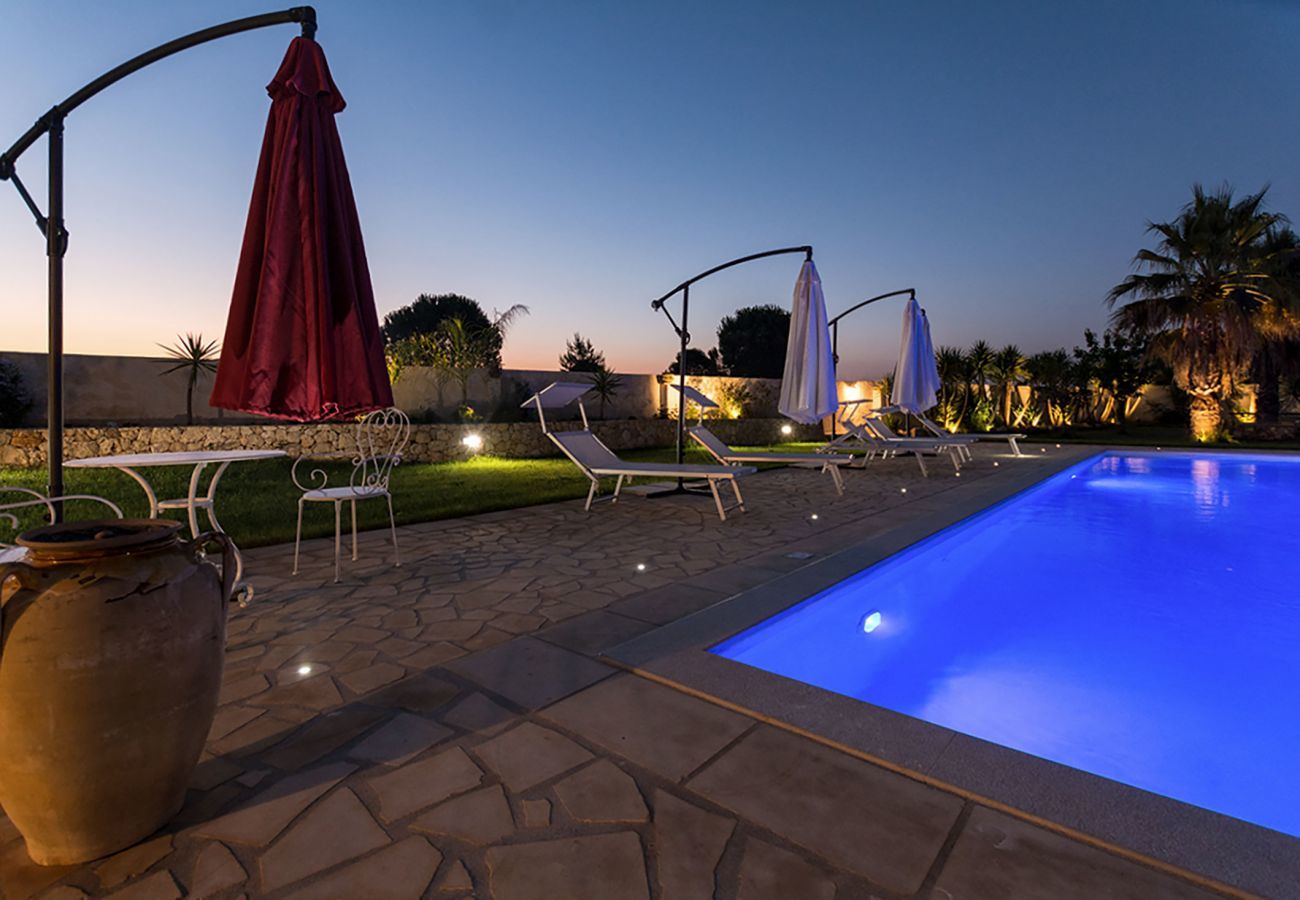 Villa a Muro Leccese - Villa piscina 5 camere 5 bagni vicino Otranto v650