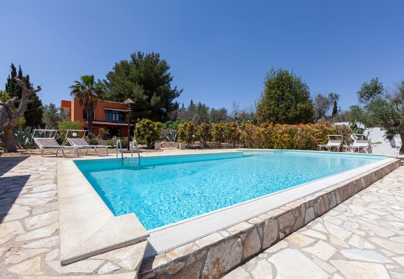 Villa a Collemeto - Villa piscina 5 camere 3 bagni 2 cucine colonnina elettrica v565
